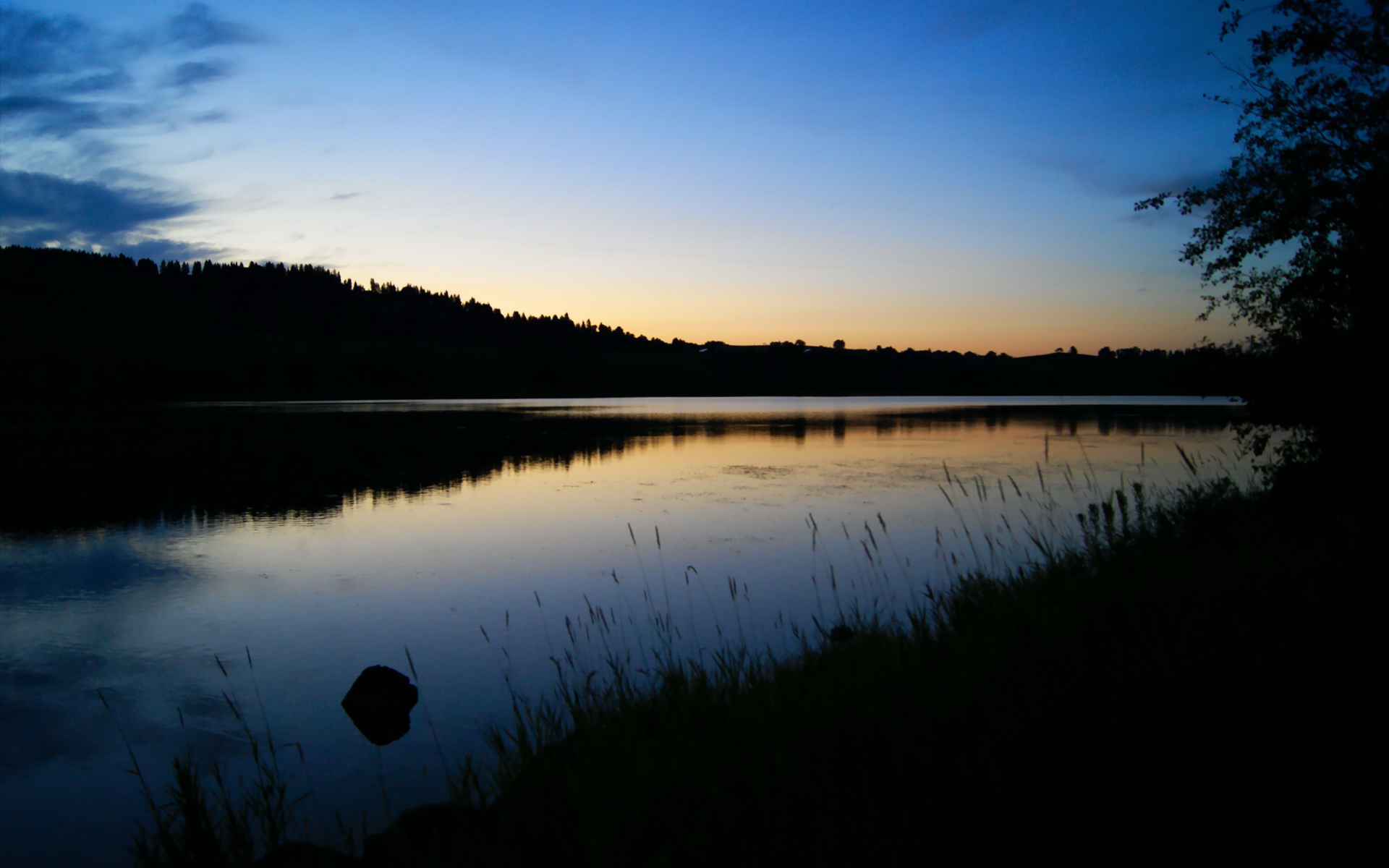 绿茵场上的破壁人，斯通斯全程高能输出，伊拉克硬仗取胜新西兰背后的战术密码