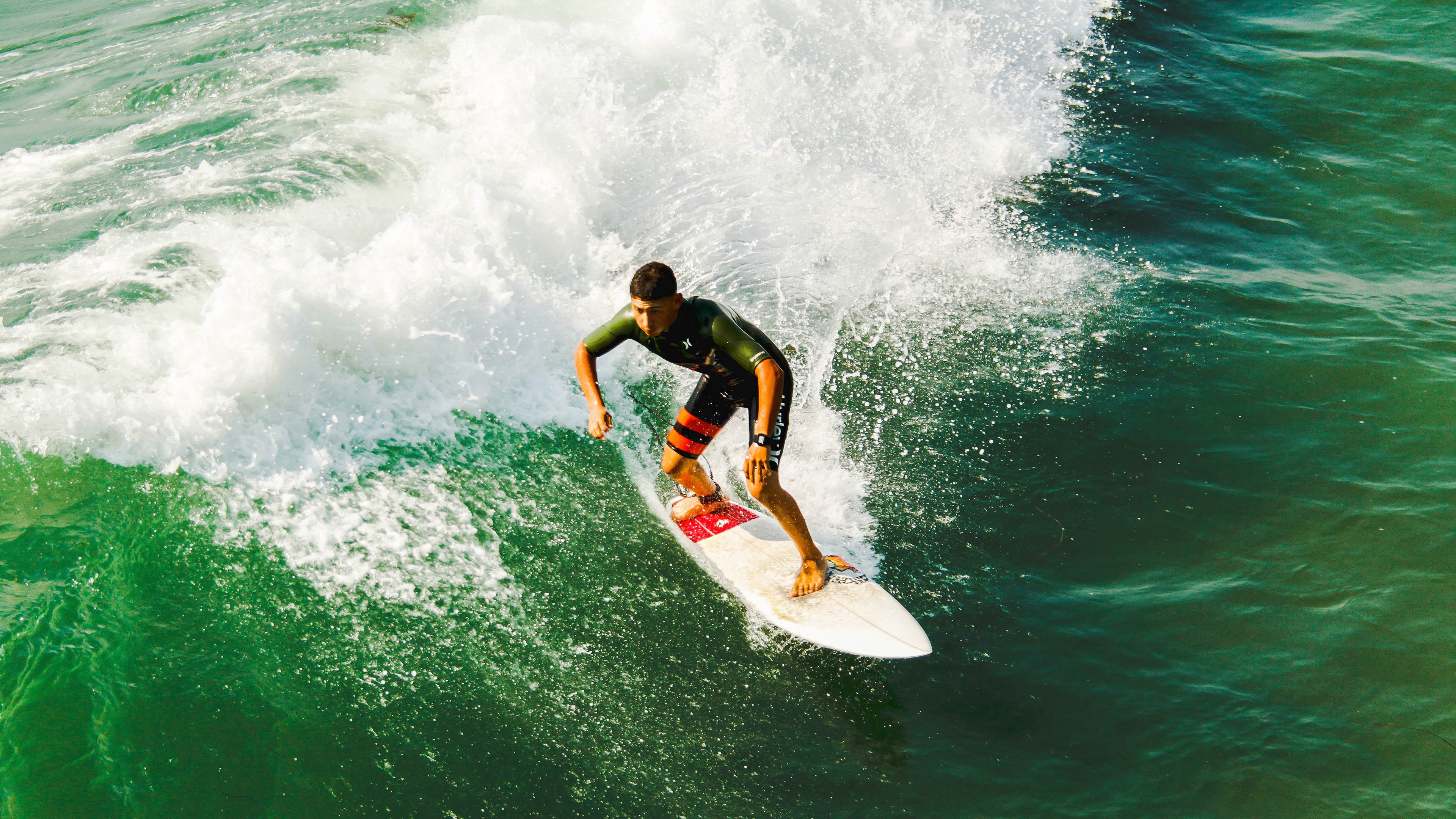 开云体育在线-森林狼强势登顶，锡安跨足英超争霸，体育界的双重风暴与未来启示