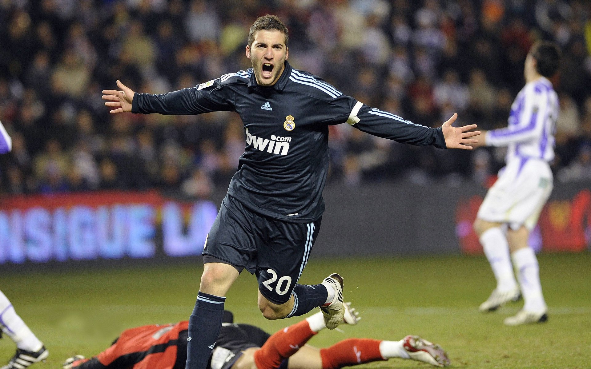 开云体育app-攻防统治力爆表！阿克全能表现引领挪威力克里昂，未来之星冉冉升起